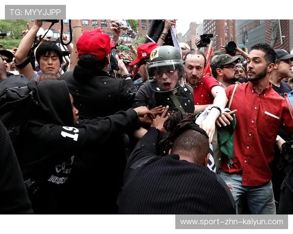 中路渗透直塞引发混乱带球 中路渗透直塞引发混乱带球